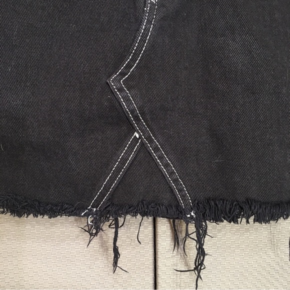 Pacsun black denim mini skirt size 23 - 5 pockets - Picture 5 of 12